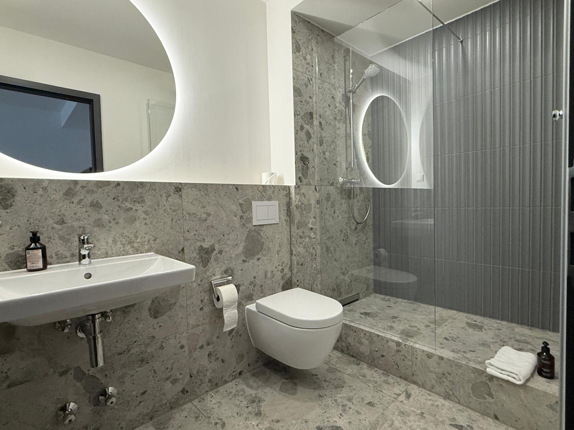 Stayzz By Homyzz - Modern Studios Alsterdorf -Winterhude- Stadtpark Hamburgo Exterior foto